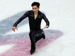 Donovan Carrillo culminó con su característica variación de campana y deslizándose en una rodilla con una gran sonrisa. EFE / W. Hao