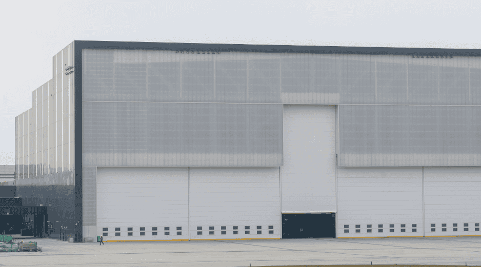 También en otras ciudades estadounidenses ICE ha adquirido más almacenes con el mismo fin. CANVA