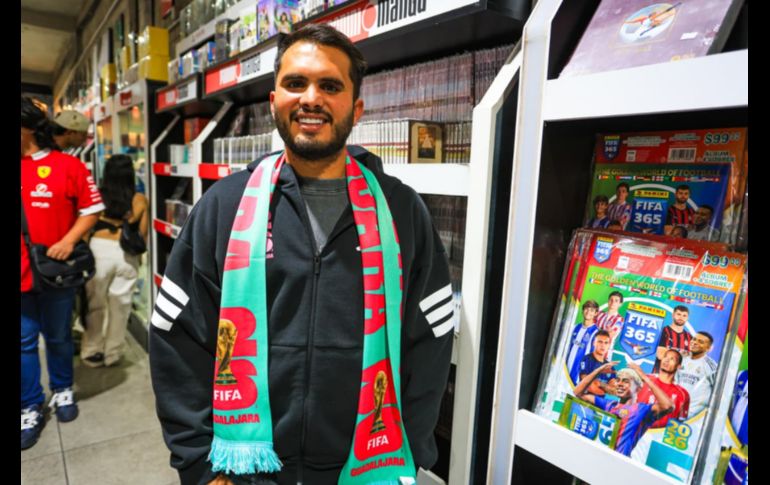 Este viernes exjugadores como Jonny Magallón, Pável Pardo y Mario Méndez, junto al medallista olímpico y embajador de Guadalajara para el Mundial, Iván García, convivieron con aficionados en un centro comercial de Avenida Patria. EL INFORMADOR / J. Acosta