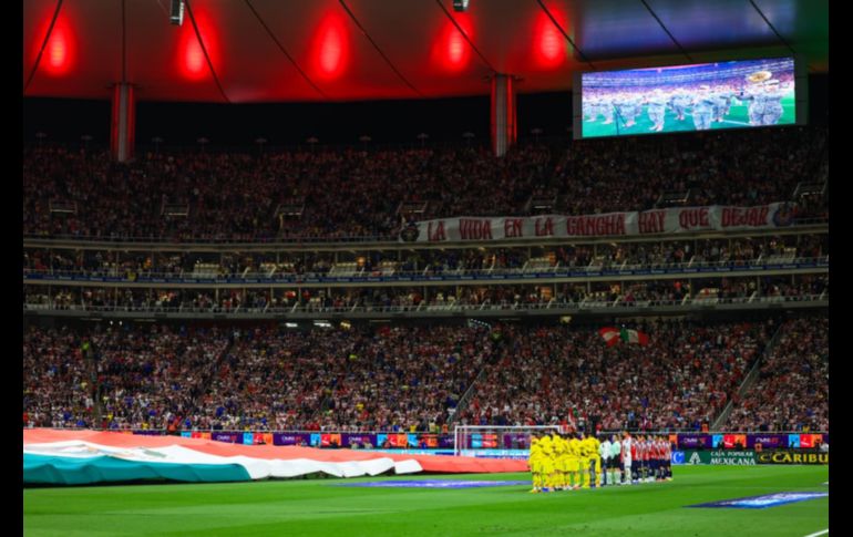 Afición, intensidad y rivalidad al máximo durante el Clásico Nacional entre Chivas y América. EL INFORMADOR/J.ACOSTA