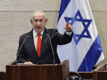 El primer ministro israelí, Benjamin Netanyahu, comunicó hoy que también está promoviendo la construcción de otro aeropuerto en el norte, concretamente en Ramat David. EFE/A. SULTAN