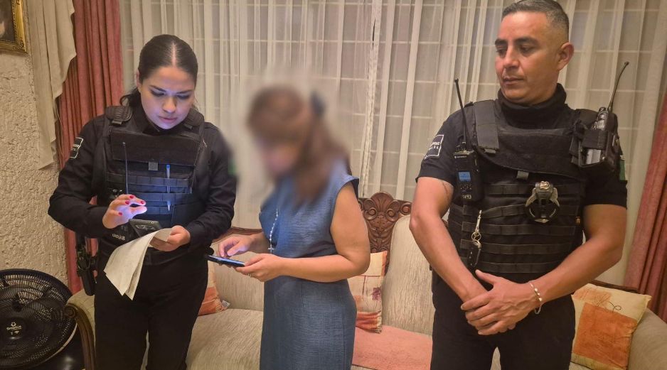 Los uniformados se entrevistaron con ella, quien les narró que antier recibió una llamada a su oficina. ESPECIAL