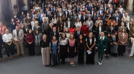 La actriz mencionó que la Mandataria observó una importante área de oportunidad para incentivar a México en el cine mientras trabajaban juntas. ESPECIAL / Gobierno de México