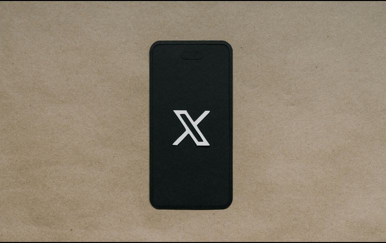 La caída de X de este 16 de febrero fue reportada por usuarios de la red social. UNSPLASH / K. SIKKEMA