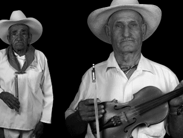 El proyecto "Músicos de a pie-" tiene su raíz en “Rostros de México”, acervo fotográfico itinerante que recorrió 27 estados y 150 poblaciones durante casi un año. ESPECIAL