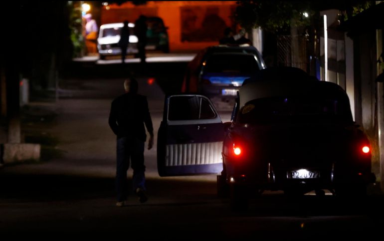 Cuba enfrenta una de sus mayores crisis energéticas que sume al país entero en apagones prologados. EFE/E. Mastrascusa