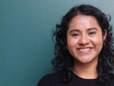 Los poemas de Nadia López García aparecen publicados en los Libros de Texto Gratuitos. X / @bellasartesinba