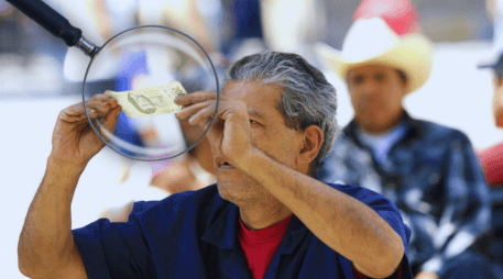 Actualmente, cada año el banco central imparte capacitaciones en temas relacionados con la falsificación de moneda. ESPECIAL / CANVA
