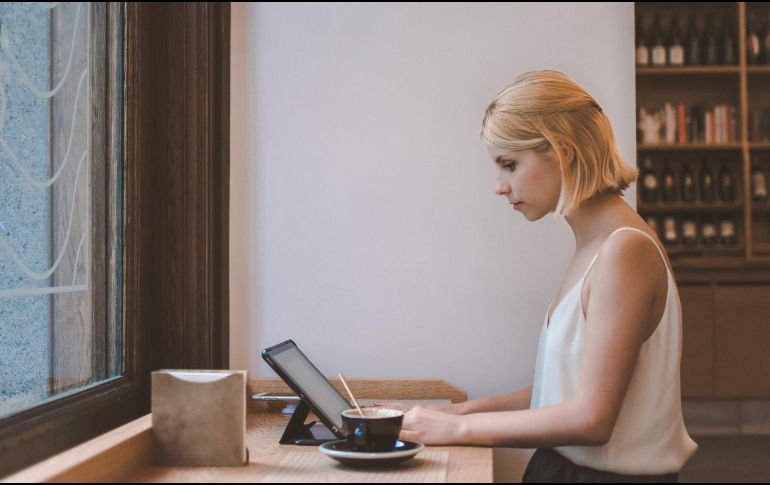 Conocer tus derechos a través de la LFT puedes saber cuándo pueden cambiarte de lugar de trabajo. UNSPLASH / A. MAJANOVIC