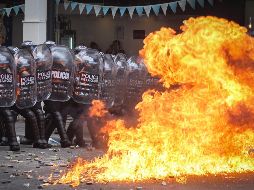 La protesta realizada el pasado miércoles frente al Congreso contra la reforma laboral terminó en una batalla campal. EFE/J. Roncoroni