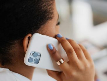 La mejor forma de protegerte de fraudes telefónicos es no contestar números desconocidos. CANVA