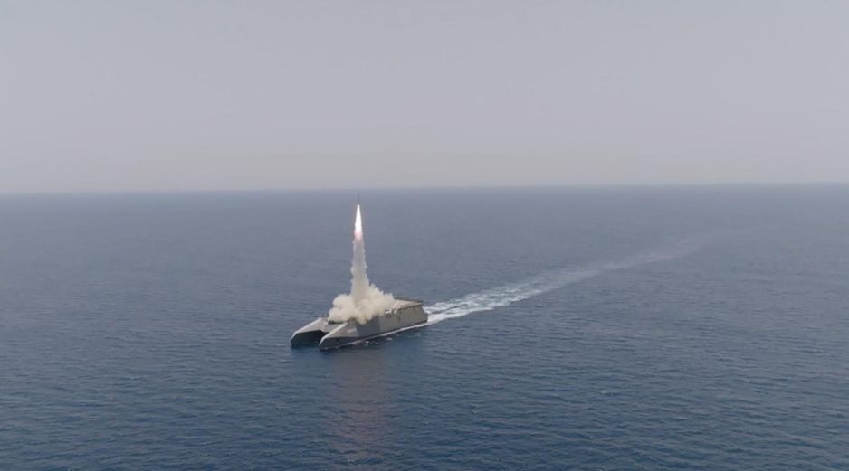 Irán cerró ayer el estrecho de Ormuz, clave en el suministro de petróleo mundial, para realizar ejercicios navales, lo que fue interpretado como una demostración de fuerza. EFE/Sepah News