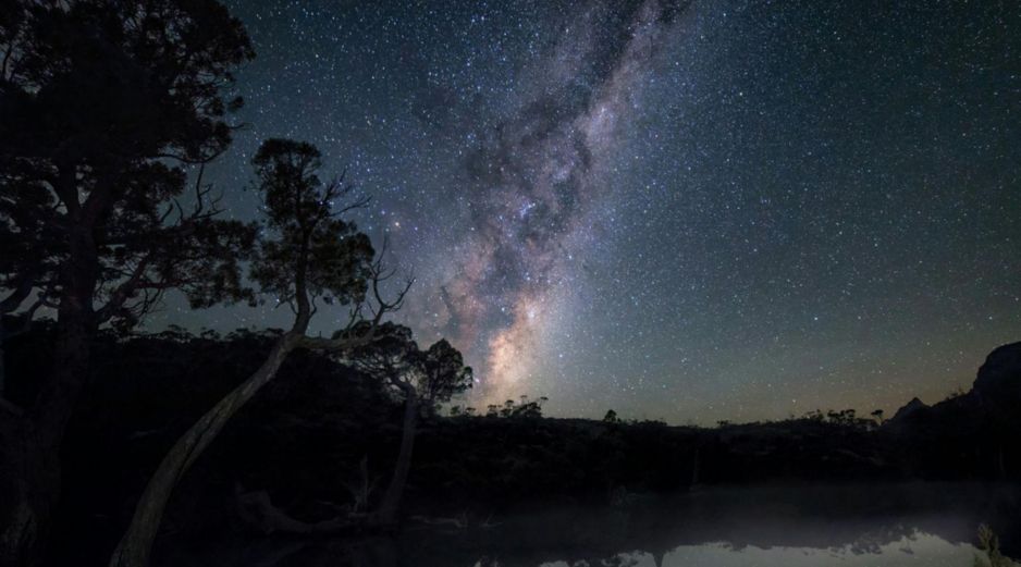 El núcleo galáctico no es visible todo el año, ya que su posición cambia según la latitud y la estación. CANVA