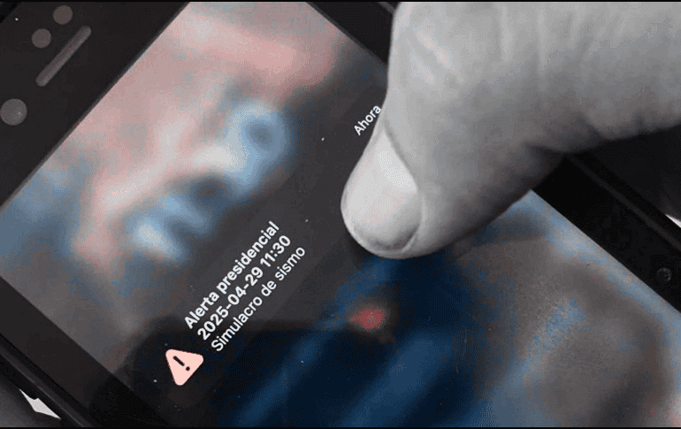 Tras semanas de pilotaje, la alarma sísmica envió una notificación preventiva a los mexicanos. SUN/ARCHIVO