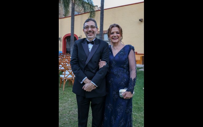 Oscar De Aguinaga y Gaby Lozano. GENTE BIEN JALISCO / M TEJEDA