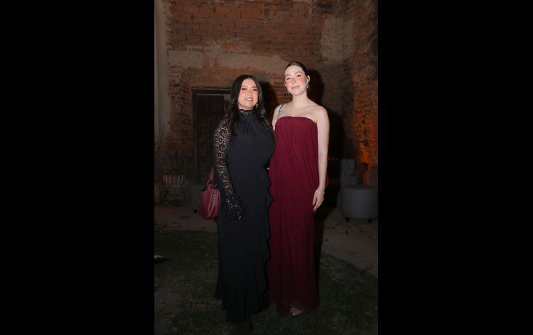 Nicolle Ramírez y Paola Miramontes. GENTE BIEN JALISCO / Boda de Paola Aldana Robles y Oscar de Aguinaga Lozano