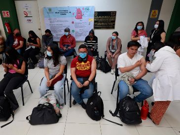 "Hay 27 millones de vacunas, se están distribuyendo bien, no hay problema de desabasto de vacunas", señaló la Presidenta. EFE/F. Gutiérrez