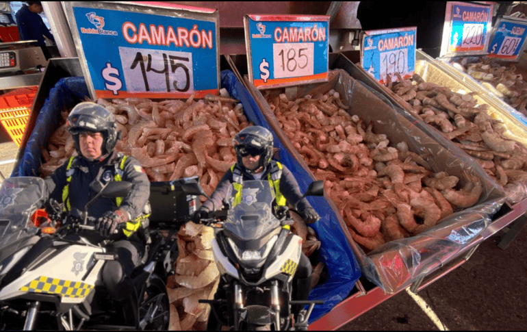 Los oficiales mantienen presencia en los puntos de mayor afluencia de personas. ESPECIAL / POLICÍA ESTATAL