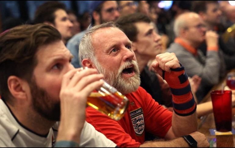 La hora tradicional de cierre de la mayoría de los pubs británicos es las 23:00 locales. AFP / ARCHIVO