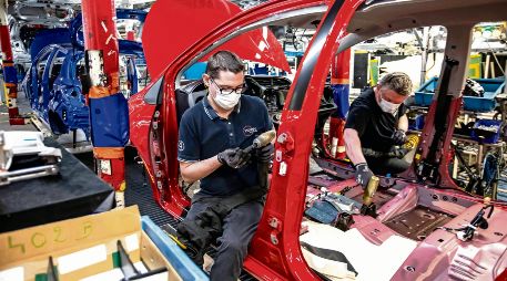 La producción automotriz volvió a encabezar las ganancias de México en Estados Unidos. EFE