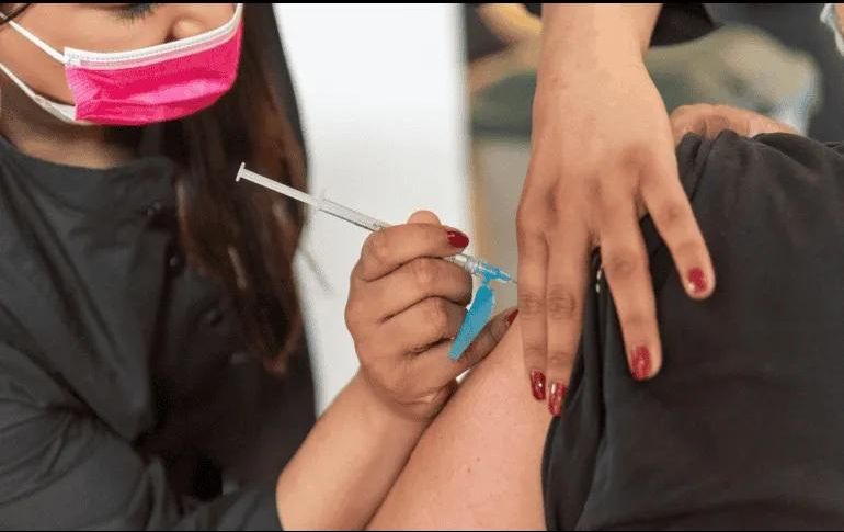 La convocatoria de vacunación estará dirigida a niños de un año de edad, adolescentes de 12 años en adelante y para adultos de hasta 49 años. ESPECIAL