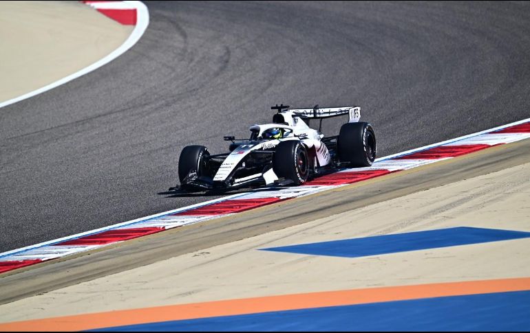 El jalisciense Checo Pérez concluyó estos días de pruebas con una sensación muy agradable. AFP / G. Cacace