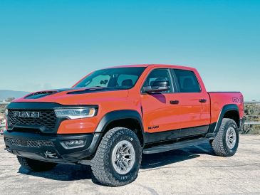 La Ram RHO es una pick-up capaz, rápida, lujosa y espaciosa. ESPECIAL