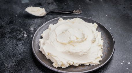 Los quesos blancos son productos frescos elaborados con leche cuajada. ESPECIAL / CANVA