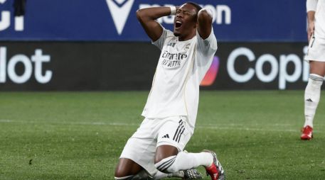 El Osasuna no se achicó en su territorio y al 90’, un pase filtrado para Raúl García acabó en las redes y, aunque fue señalado por fuera de lugar, el VAR sentenció el gol y la derrota madrileña. EFE / J. Diges