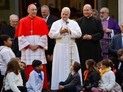 El Papa León XIV se reúne con los fieles durante su visita pastoral a la Basílica del Sagrado Corazón de Jesús en Roma, Italia, 22 de febrero de 2026. EFE/F. FRUSTACI