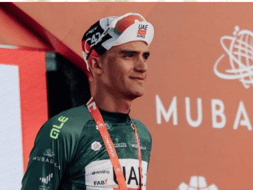 Del Toro ya había tenido actuaciones sobresalientes, incluyendo victorias parciales en otras competencias internacionales y una destacada participación en el Giro de Italia 2025. INSTAGRAM/@uae_team_emirates
