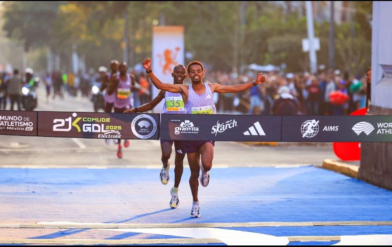 Dos mexicanos estuvieron muy cerca del pelotón ganador, pero no lograron escurrirse entre los primeros lugares de las ramas femenil ni varonil. EL INFORMADOR / J. Acosta