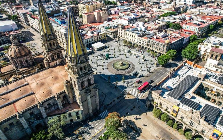 Catedral en silencio. El corazón tapatío mantiene actividad limitada bajo la luz solar. EL INFORMADOR / A. Navarro