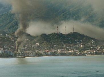 Fotografía muestra las reacciones violentas registradas en Puerto Vallarta el día de ayer por abatimiento de Nemesio Oseguera Cervantes, alias "El Mencho". EFE/G. Santillpan
