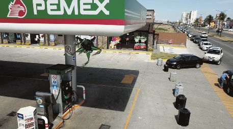 Tras los hechos violentos, Pemex reforzó la vigilancia en sus instalaciones para proteger a trabajadores y garantizar el suministro. AFP/ARCHIVO