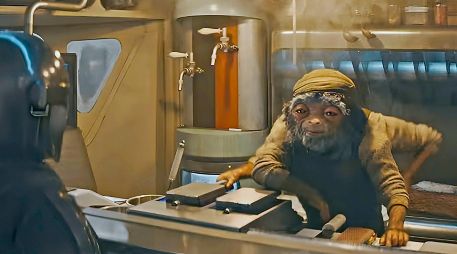 Scorsese presta su voz a un peculiar tendero de cuatro brazos del planeta “Ardennian”, aportando humor en una escena clave con “Mando”. ESPECIAL