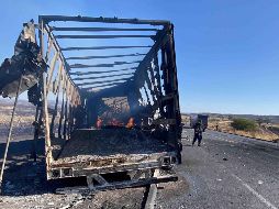 Camiones vandalizados ralentizan la circulación en vías del estado. SUN/V. Rosas