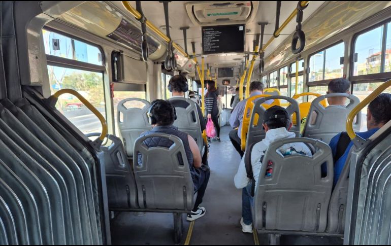 El sistema del transporte público ya ha comenzado a reincorporarse a sus recorridos habituales, informó este martes el Gobernador de Jalisco, Pablo Lemus Navarro. EL INFORMADOR / M. HERNÁNDEZ