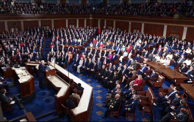 Donald Trump durante el discurso sobre el Estado de la Unión ante una sesión conjunta del Congreso.  EFE/EPA/JIM LO SCALZO