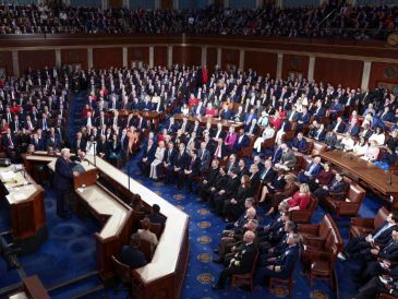Donald Trump durante el discurso sobre el Estado de la Unión ante una sesión conjunta del Congreso.  EFE/EPA/JIM LO SCALZO