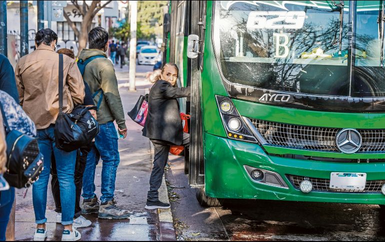 La Secretaría de Transporte informó que el servicio público mejorará su cobertura a lo largo de esta semana, luego de las afectaciones provocadas por los bloqueos y la quema de vehículos, tras la detención de Nemesio Oseguera Cervantes, alias El Mencho. EL INFORMADOR/ A. Navarro
