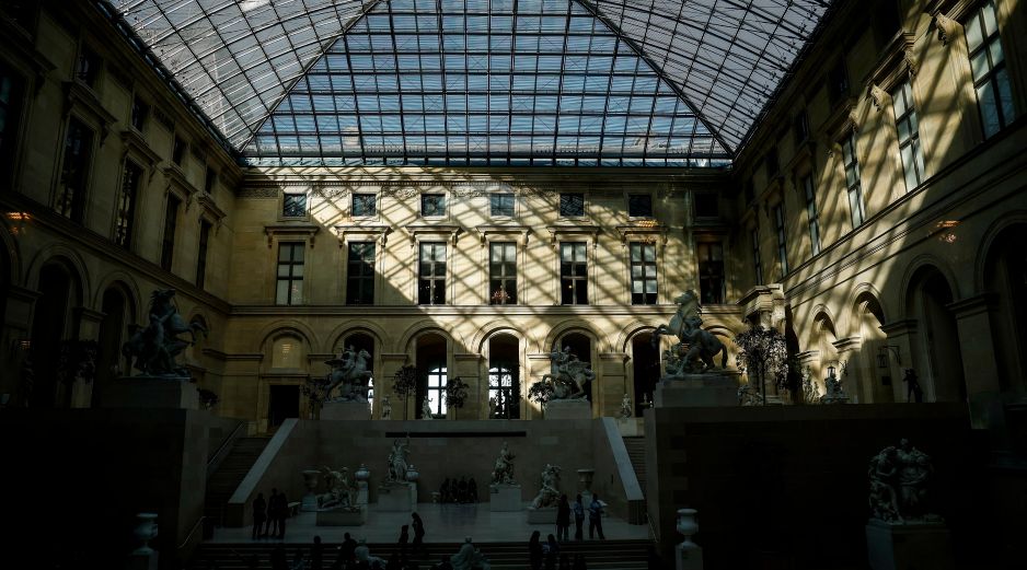 El nuevo director dará prioridad al refuerzo de la seguridad, así como a la protección de los edificios del Louvre, sus colecciones, a los visitantes y al personal. EFE/EPA/YOAN VALAT