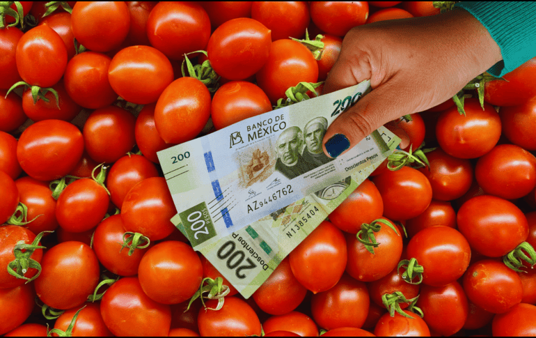 Buena parte del aumento en verduras se debió al precio del jitomate, que suele caer en los dos primeros meses del año, pero en esta ocasión no fue así. ESPECIAL / CANVA
