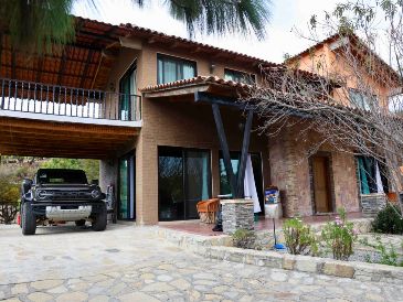 EUM20260224NAC23.JPG TAPALPA, Jal., Violence/Violencia-"El Mencho".- Martes 24 de febrero de 2026. "El Mencho" escapó de la cabaña número 39 del exclusivo fraccionamiento Campestre Tapalpa Country Club de este municipio, tenía bien trazada su ruta de escape junto a sus elementos de seguridad. Foto: Agencia EL UNIVERSAL/Valente Rosas/SEFC.