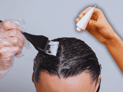 La estilista Susana Moreno señala que uno de los errores más comunes al cubrir las canas es seleccionar un color demasiado claro. SUN / ARCHIVO