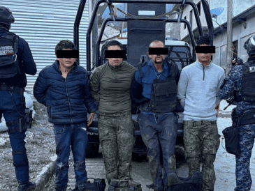 A los presuntos sicarios les aseguraron armas largas y equipo táctico. CORTESÍA/ Secretaría de Seguridad del Pueblo