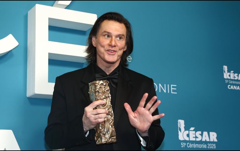 La gala estuvo plagada de bromas y pequeños homenajes al dos veces ganador de un Globo de Oro. EFE/C.Petit