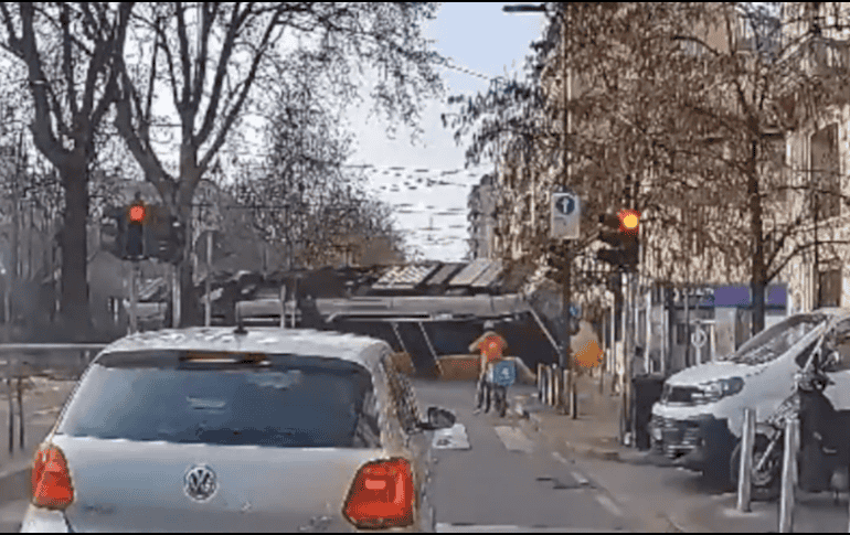 El tranvía corresponde a la línea que atraviesa el centro de Milán desde la estación central de tren hasta la de Porta Génova. ESPECIAL