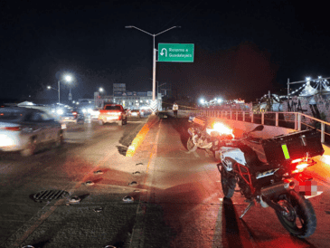 Las autoridades informaron sobre el cierre a la circulación del retorno inferior vehicular de avenida López Mateos hacia Periférico, a la altura de boulevard Bugambilias. X / @JaliscoVial