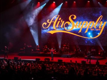 Entre aplausos, salieron al escenario el cantante australiano Russell Hitchcock y el guitarrista y compositor inglés Graham Russell.  EL INFORMADOR/A.NAVARRO